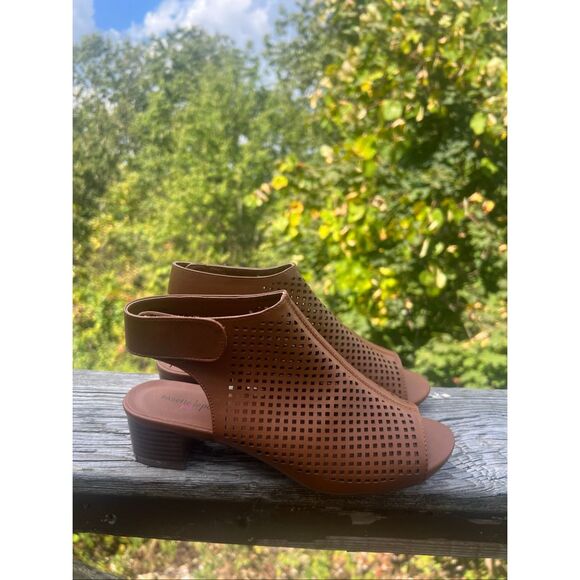 Nanette Lepore Girls Open Toe-Sling Back Shoes Sz 5 NWOB - Picture 2 of 8